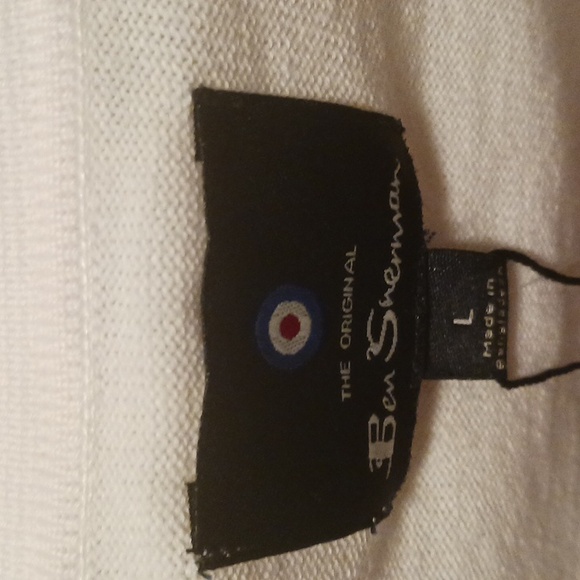 Ben Sherman L SS White knit shirt w red/blue trimming - Picture 4 of 7